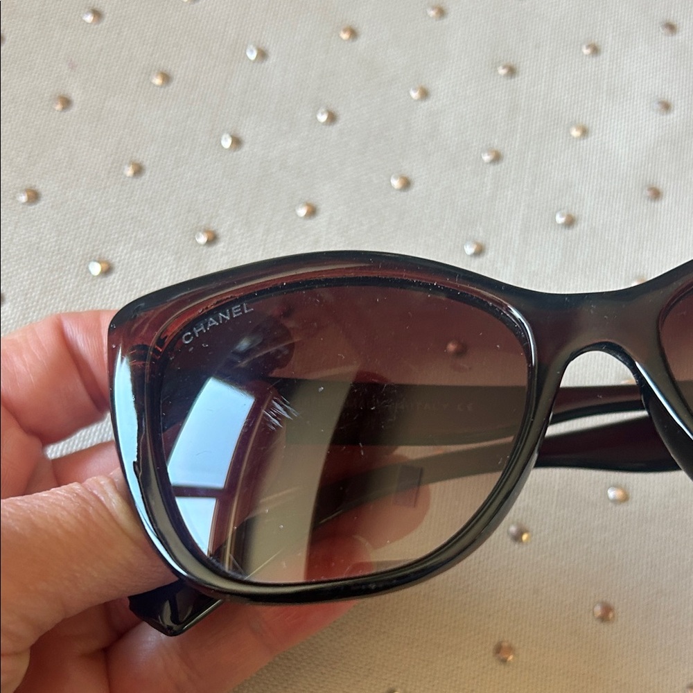 CHANEL Black/Brown Gradient Logo Cathedral Sunglasses - Picture 4 of 8